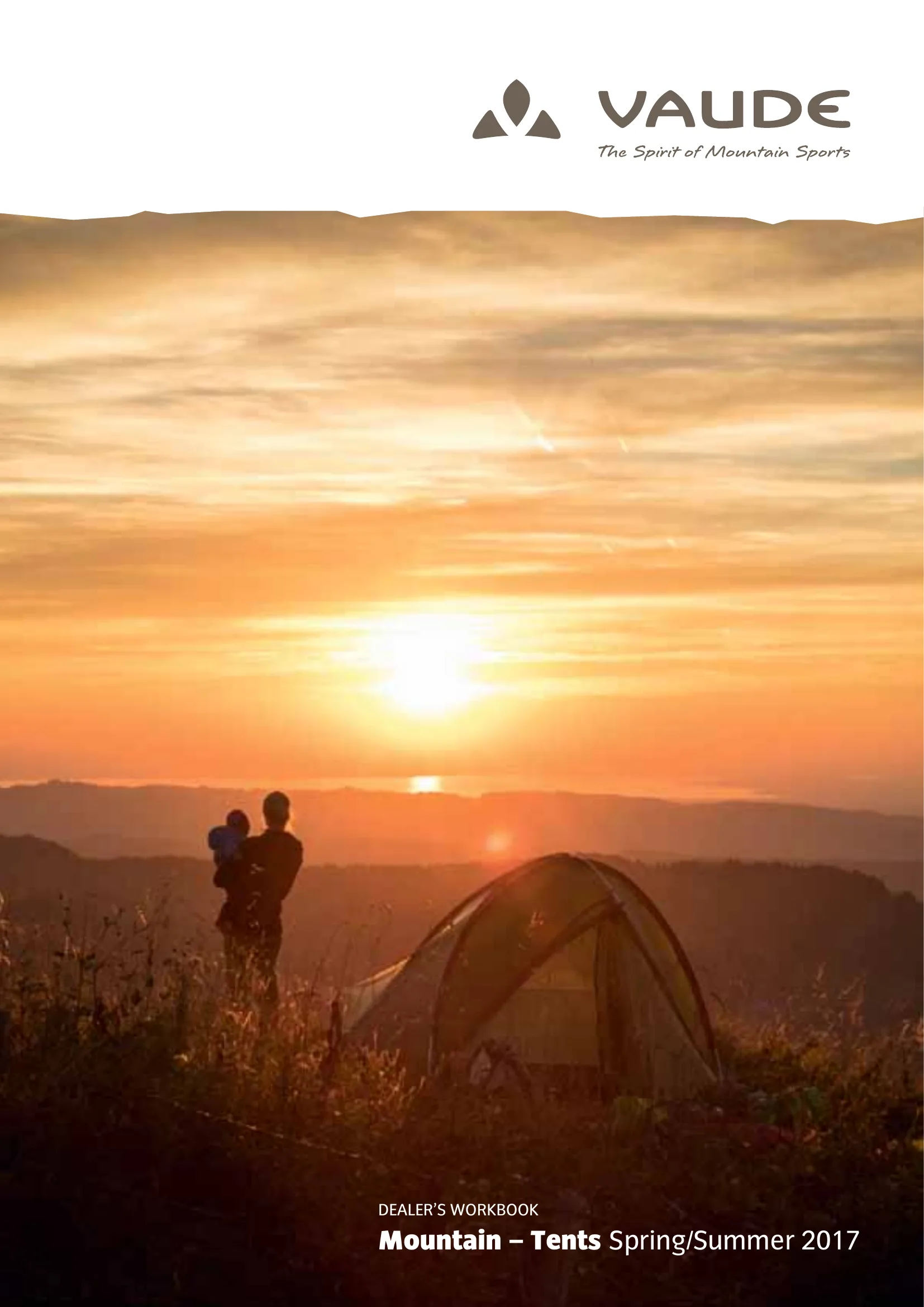 VAUDE: Titel des Zelt-Workbooks 2017 mit Zelt und zwei Menschen bei Sonnenuntergang in den Bergen